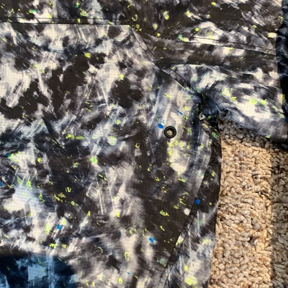 NB Lightweight Hooded Jacket in splashy black/white print neon green accents - Picture 5 of 16